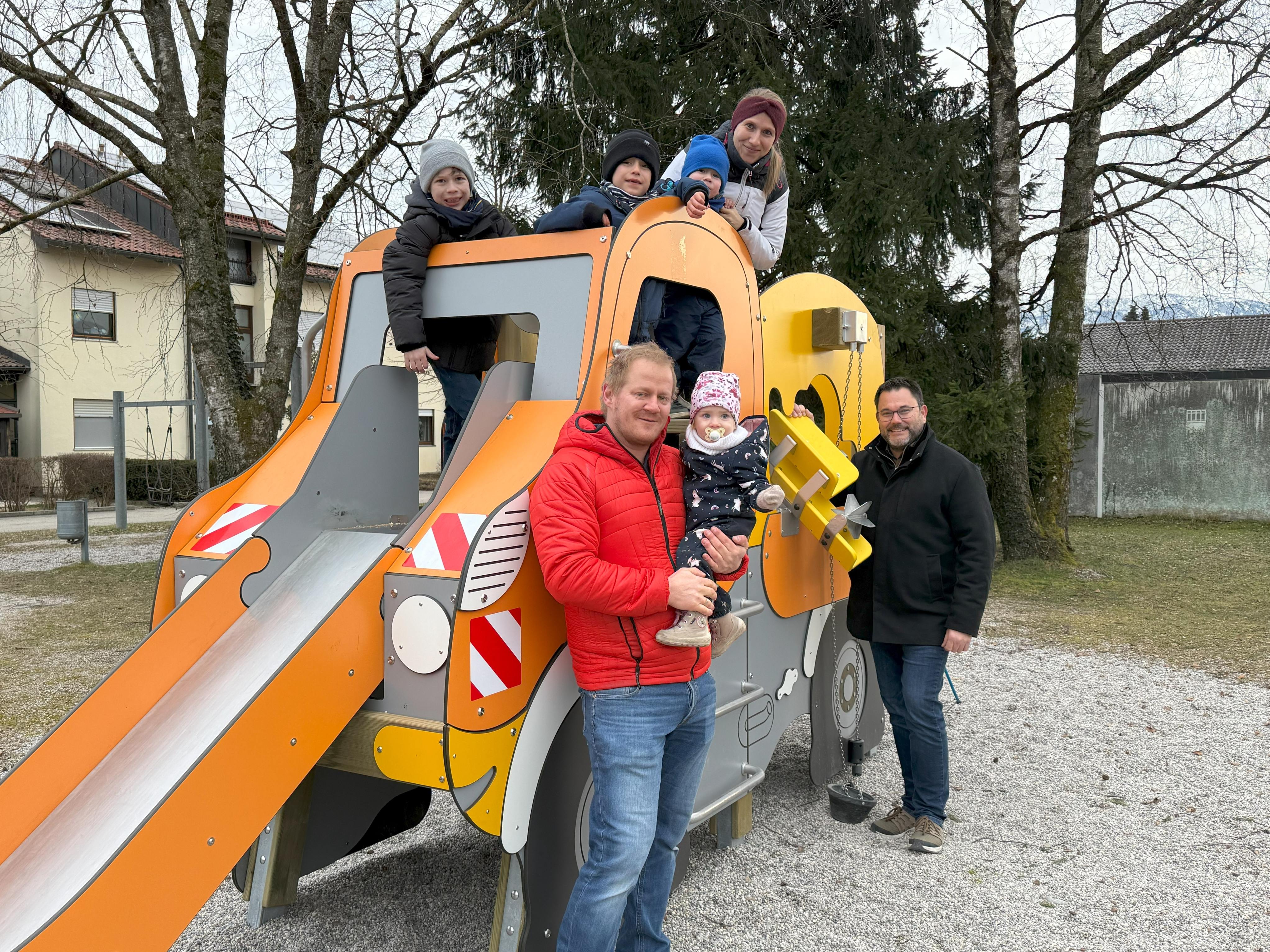 Bürgermeister Martin Öttl und die Familie Willberger